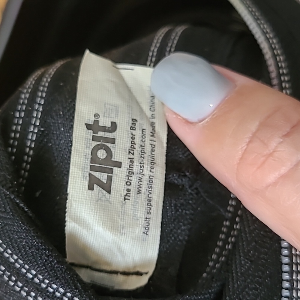 ZIP IT CROSSBODY BAG - Picture 4 of 4